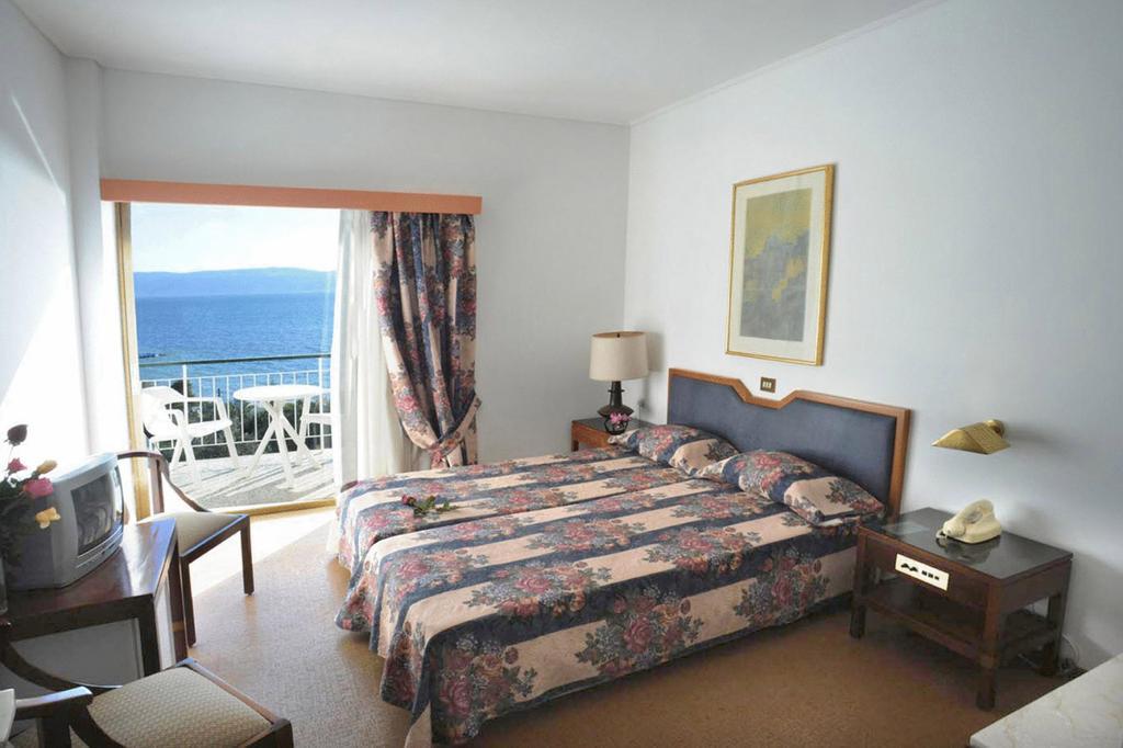 Holidays In Evia Beach Hotel (Adults Only) Erétria Rum bild
